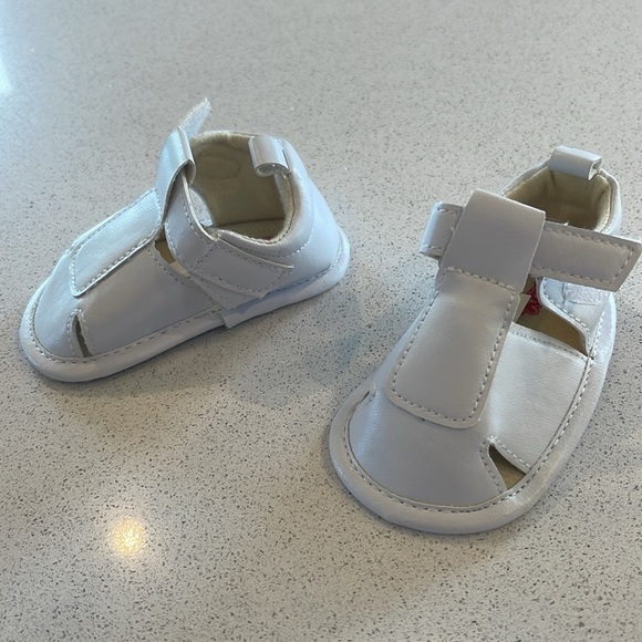 Bundle of 4 Pairs of Shoes (0-3 Months) - Picture 2 of 6